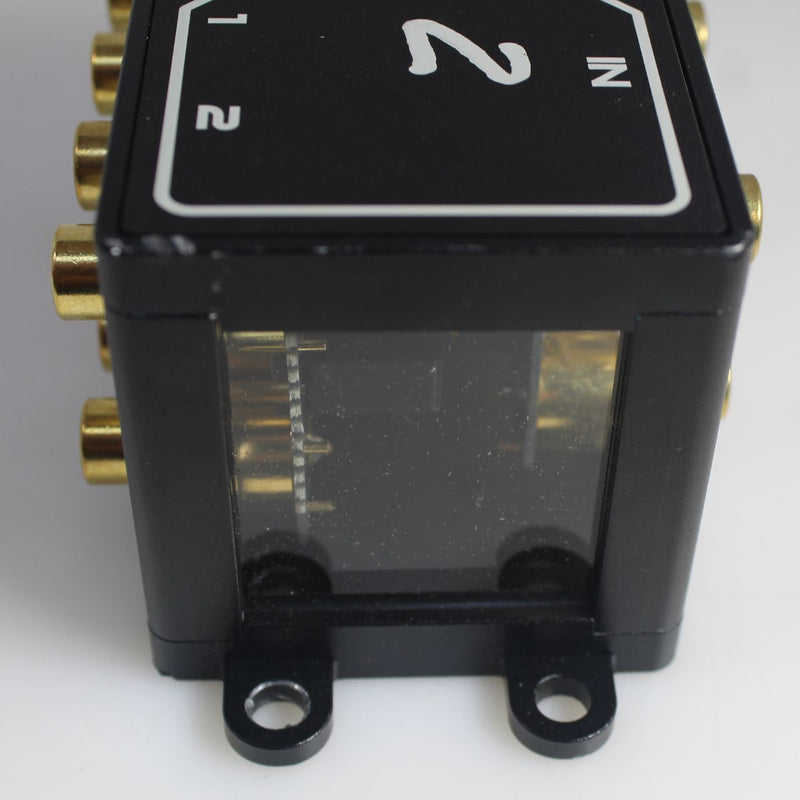 B2 Audio 2-to-4 Pair Cockbox RCA Splitter Distribution Block OPEN BOX
